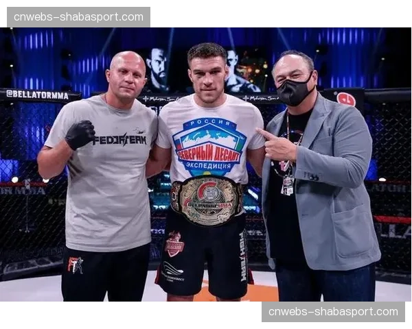 头条主赛以医生叫停结束,爱德华兹TKO战胜穆罕默德,卫冕次中量级金腰带 头条主赛以医生叫停结束,爱德华兹TKO战胜穆罕默德,卫冕次中量级金腰带